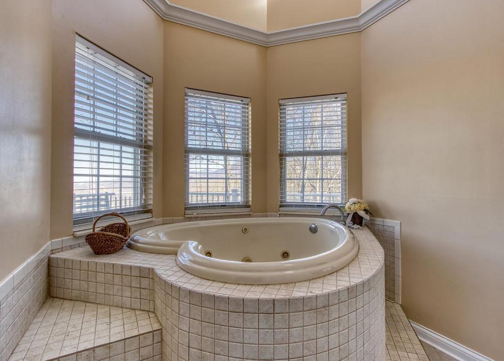 Ober Hideaway, Hot Tub, Wifi, 1089 Free Tickets Each Paid Day, Dollywood And More Gatlinburg Exterior foto